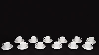 Fornari & Fornari, Servizio da caffè in porcellana bianca con 12 tazzine e piattini, Villeroy & B...