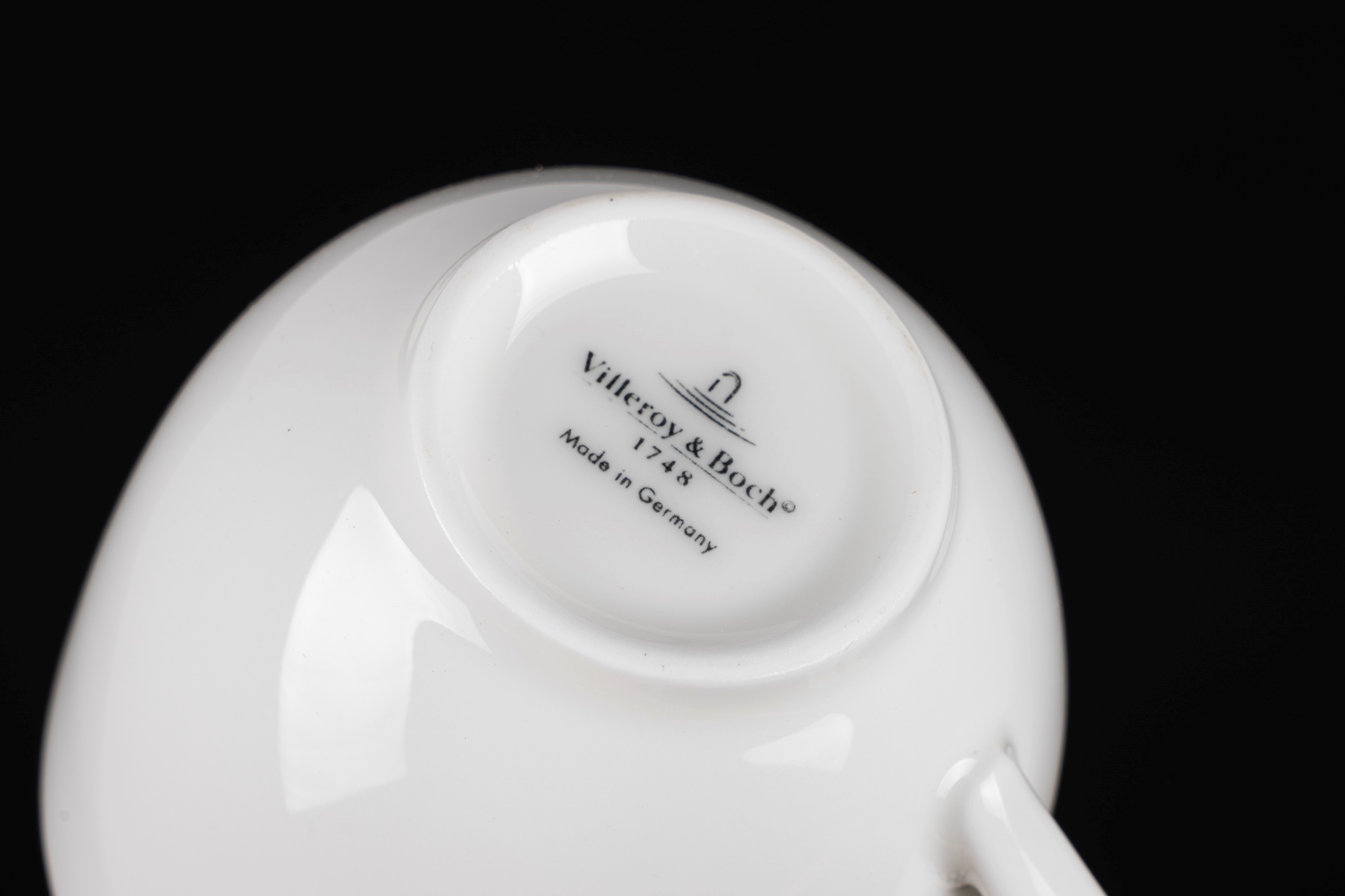 Villeroy & Boch, Servizio da caffè in porcellana bianca con 12 tazzine e piattini