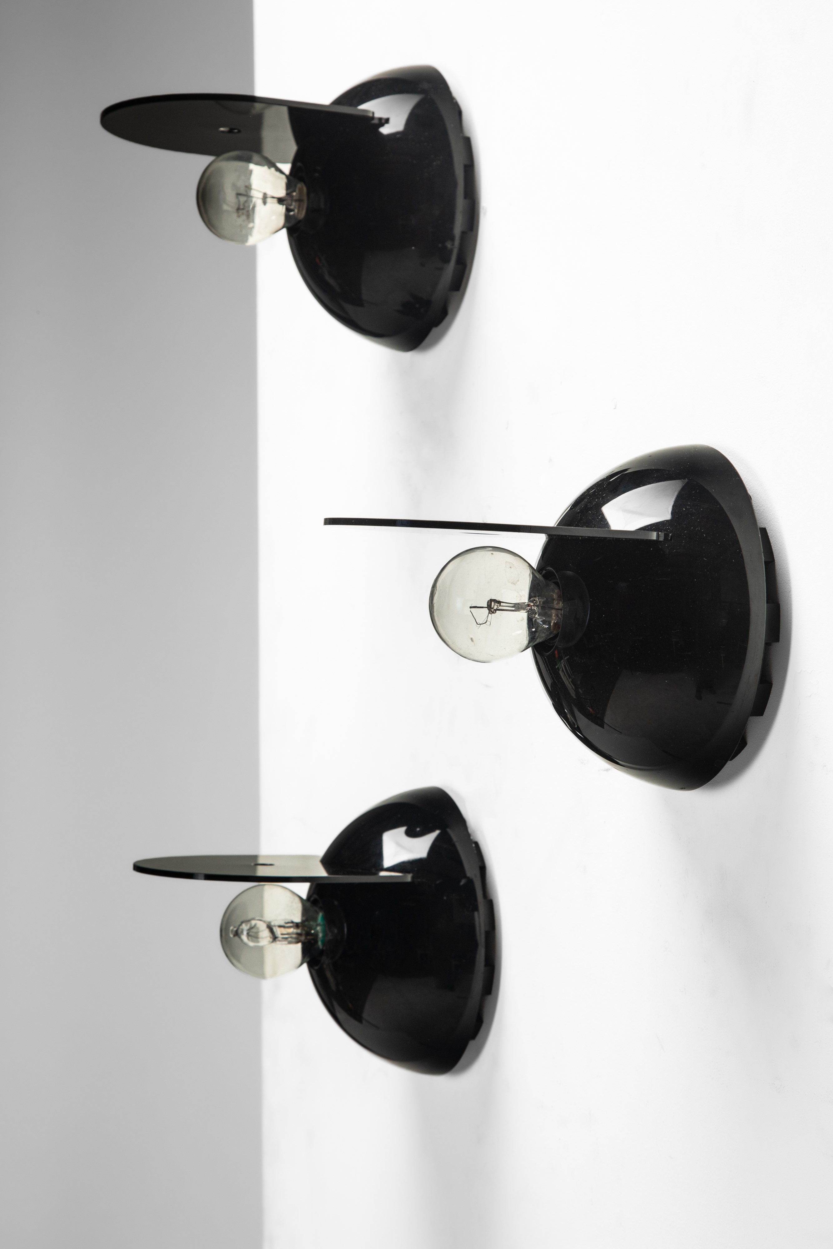Claudio Dini - Set di tre lampade da parete modello “Buco”, ABS e metallo smaltato, 1974