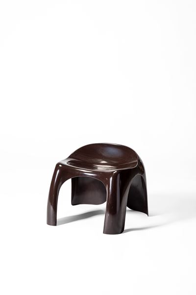 Sgabello modello “Efebo”, plastica nera stampata (1966)