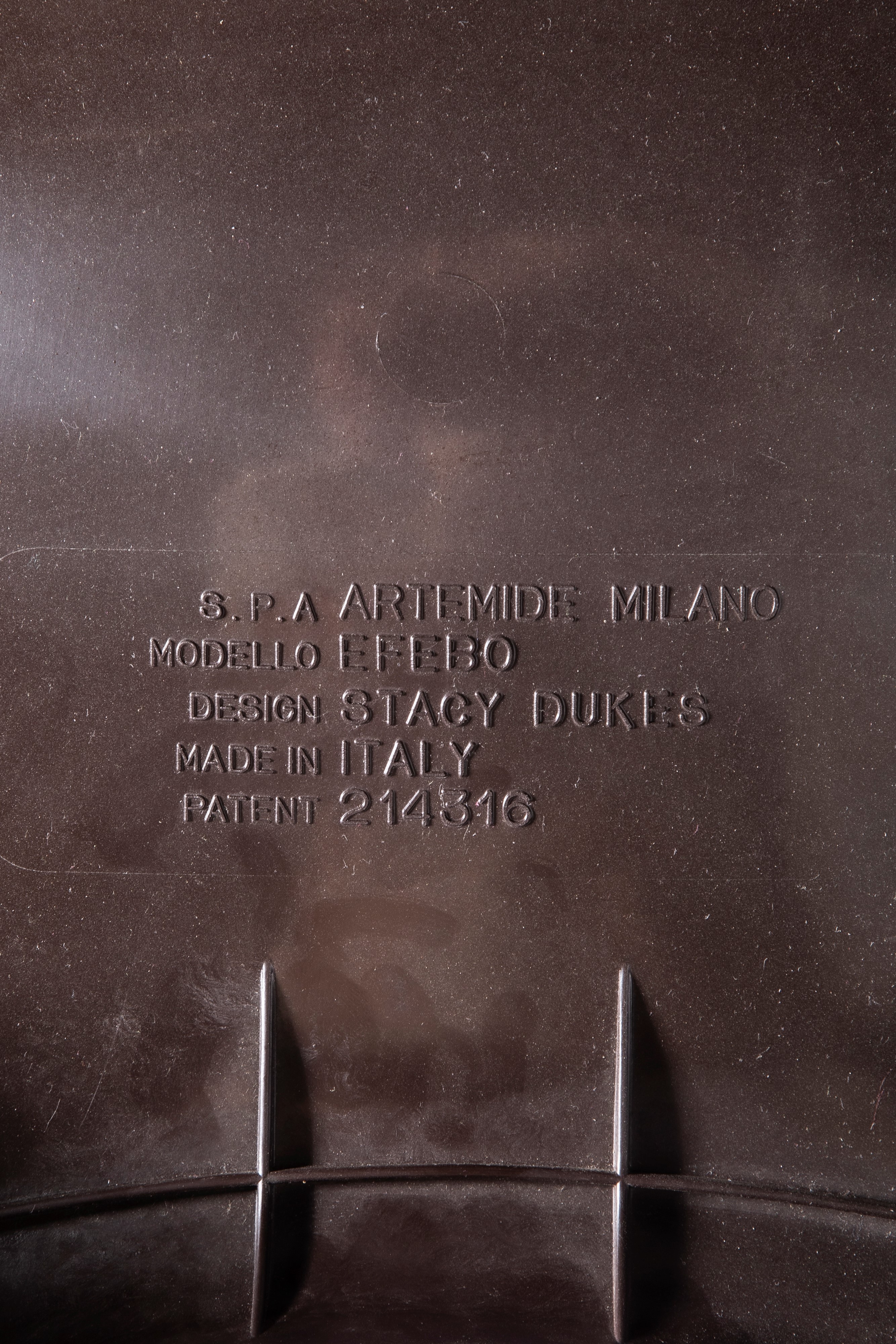 Stacy Dukes - Sgabello modello “Efebo”, plastica nera stampata (1966)