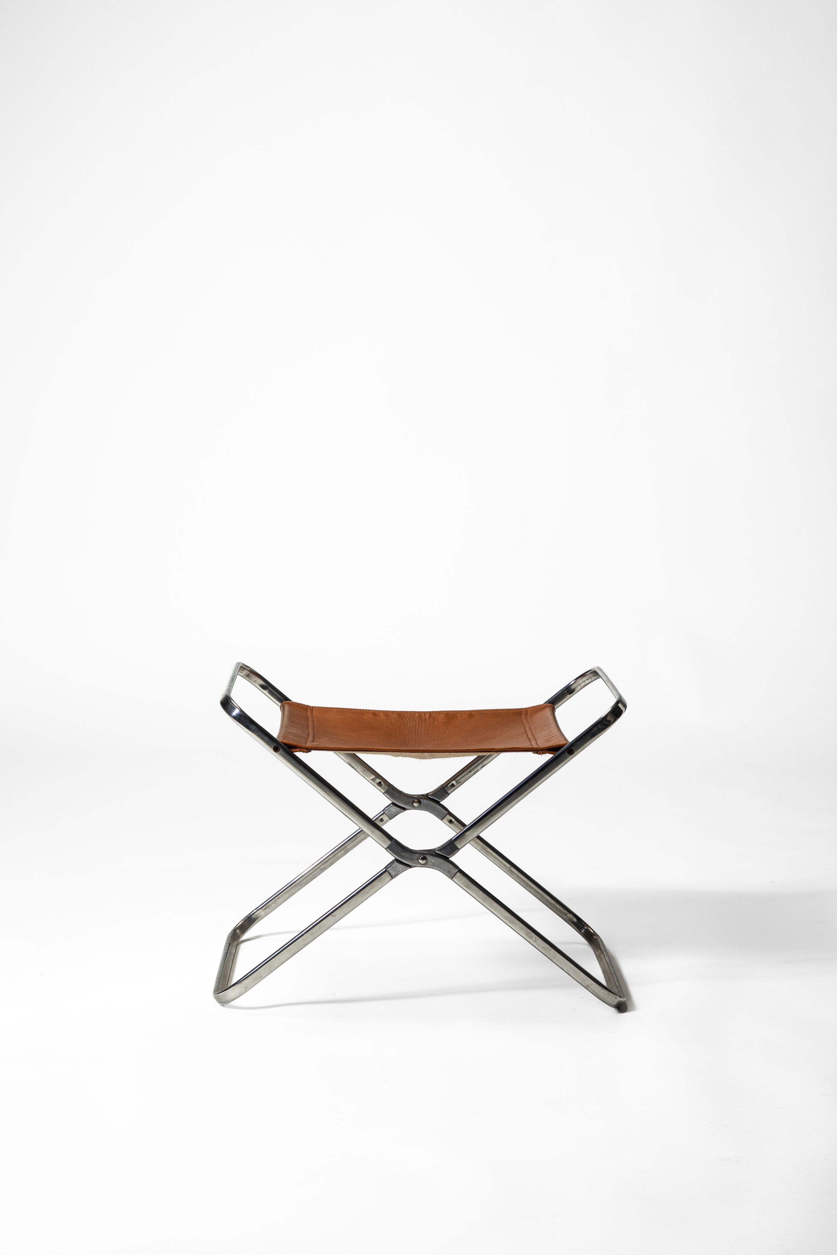 Gae Aulenti - Set composto da sgabello pieghevole e vaschetta “April”, circa 1964/1980