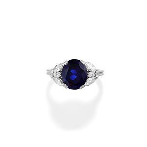 Anello con zaffiro e diamanti
