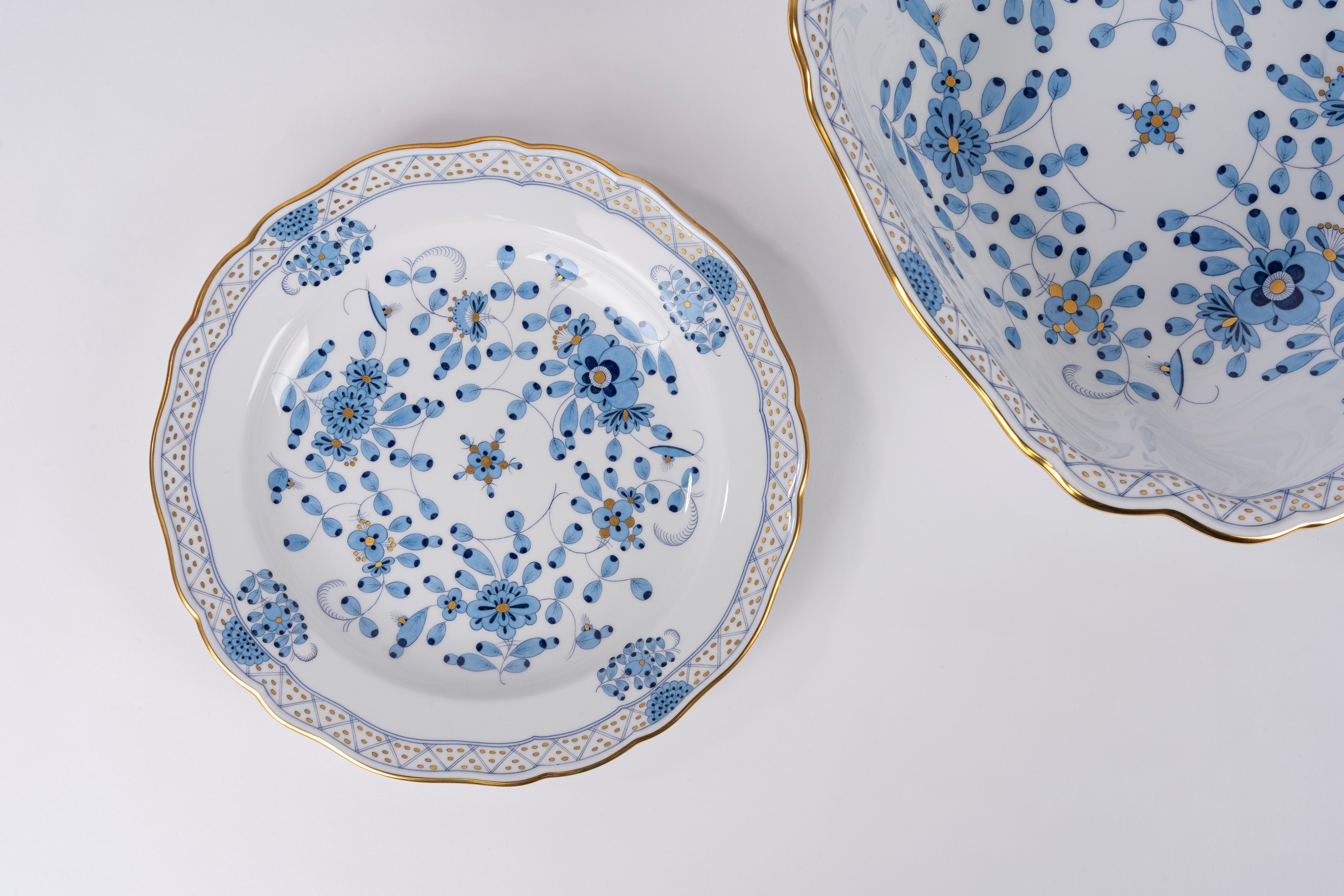 Meissen, Servizio in porcellana da dodici 'Blue Indianische Blumen', composto da 65 pezzi