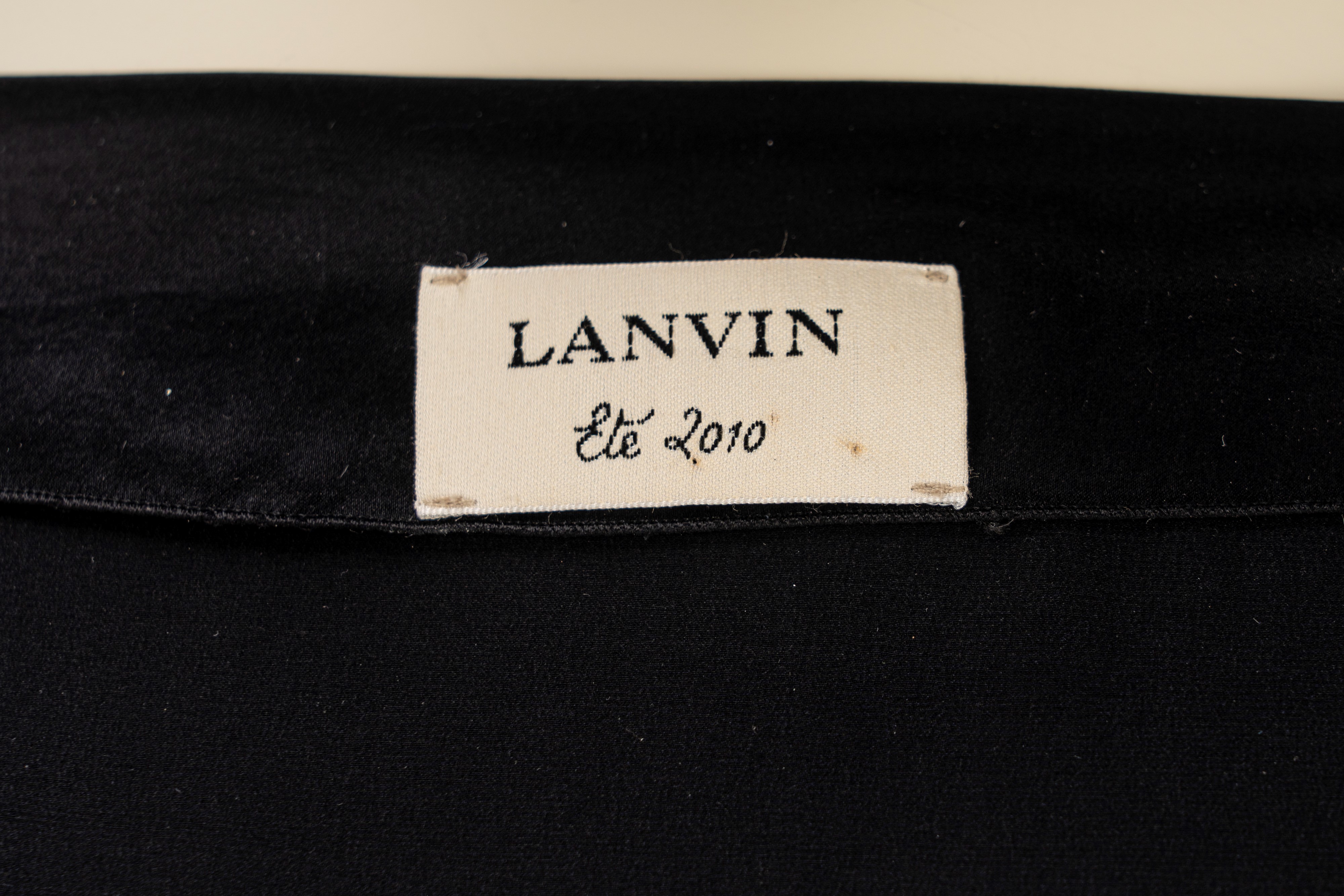 Lanvin - Abito in misto seta nero, smanicato, balza asimmetrica arricciata in vita (2010)
