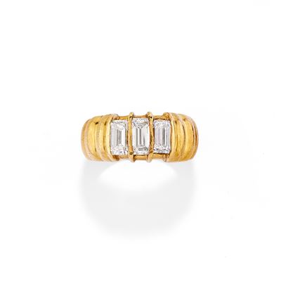 Anello in oro giallo 18k con diamanti taglio baguette