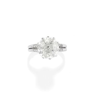 Anello solitario con diamante, in platino