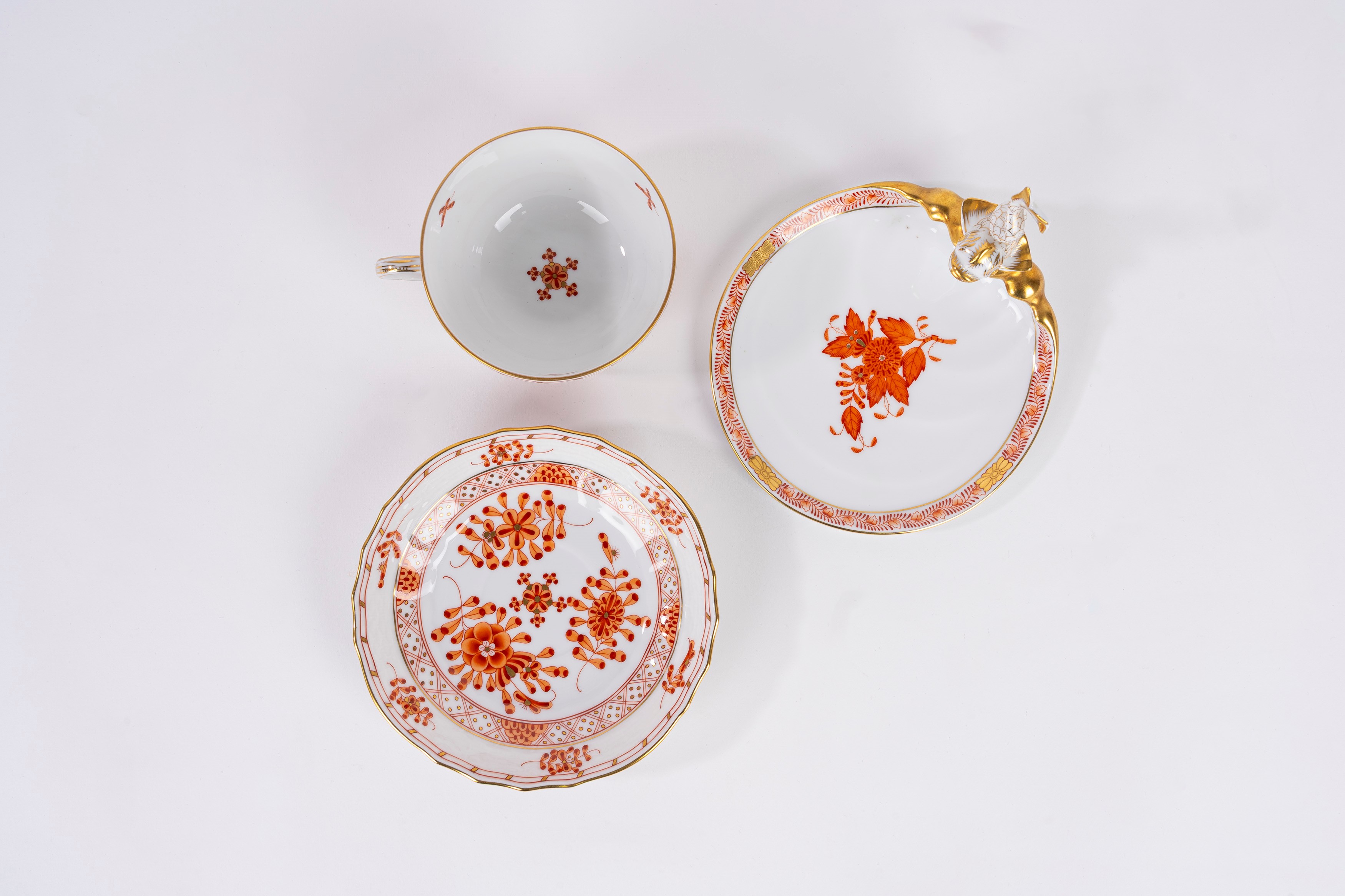 Herend, Servizio da tè in porcellana con decoro ruggine (tazza con piattino, piatto da dolce e po...