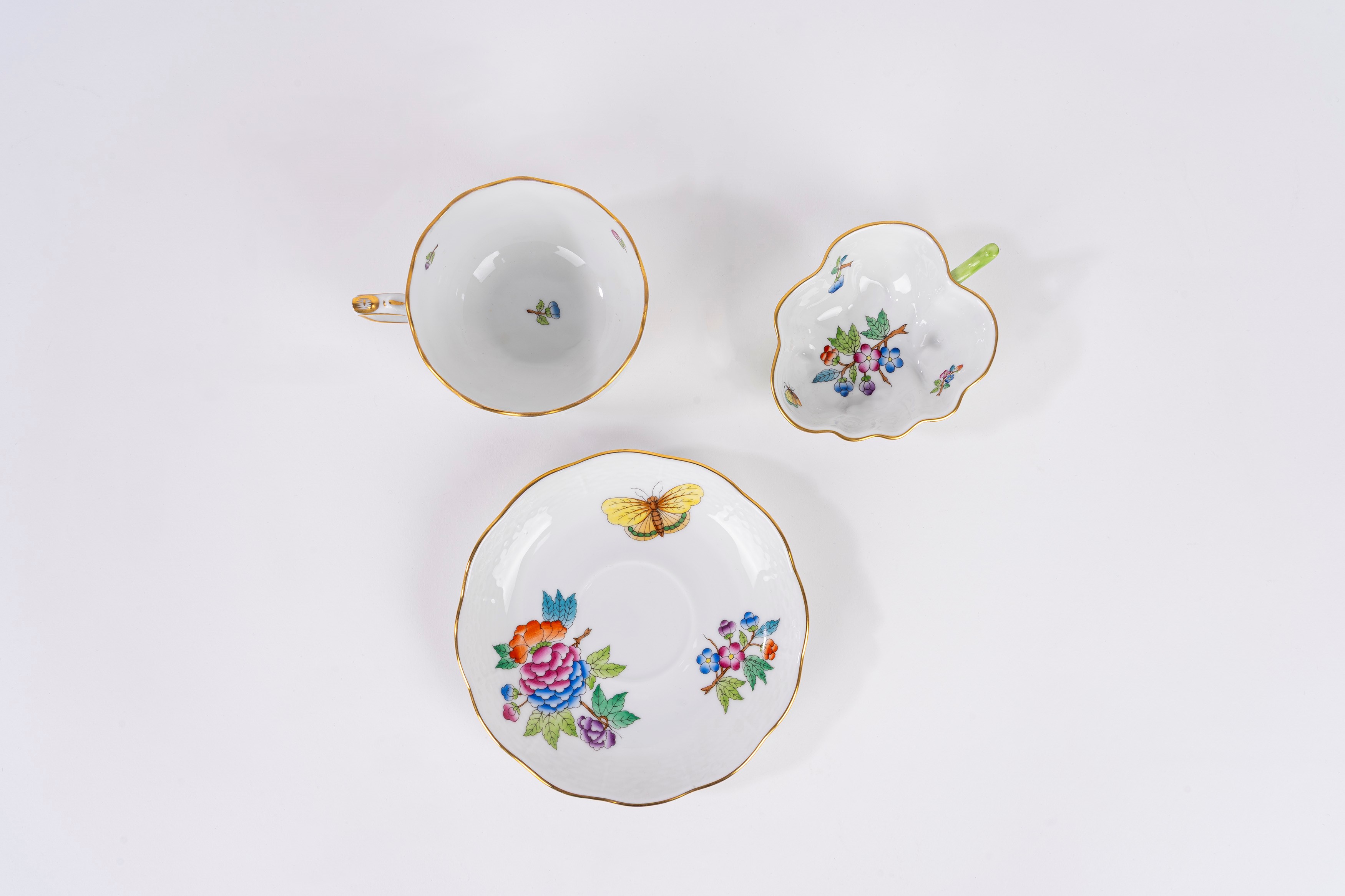 Lotto Composto da Tazza da Te con Piattino, Piatto da Dolce e Piattino a Forma di Foglia in Porce...