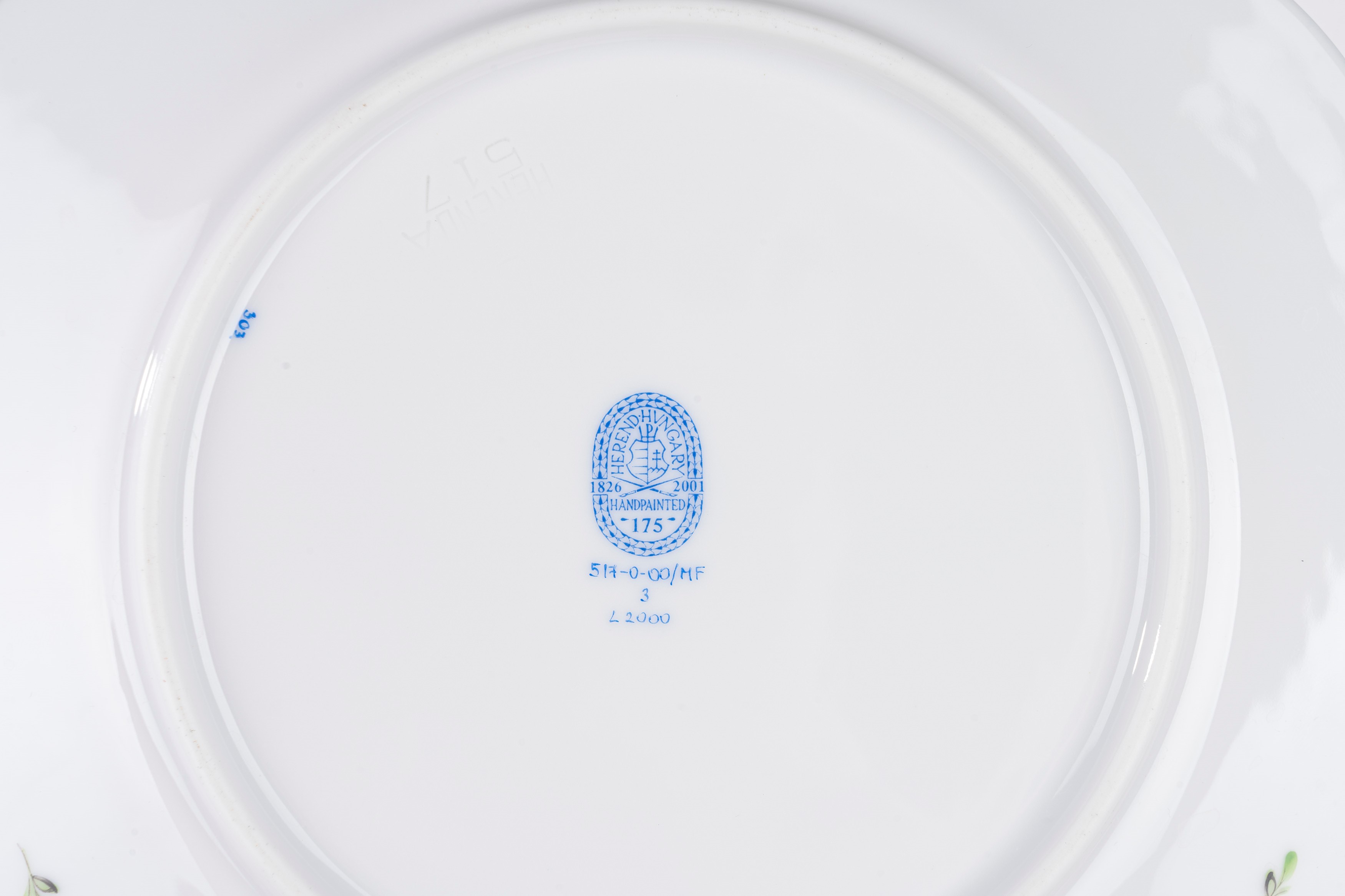 Herend, Coppia di tazze con piattino e piatto da dolce decorati