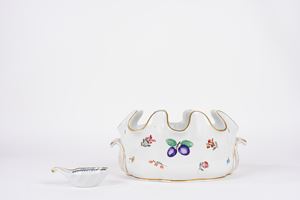 Lotto composto da grande rinfrescatoio e salierina in porcellana decorata a frutti, Richard Ginori, manifattura di Doccia, Florence