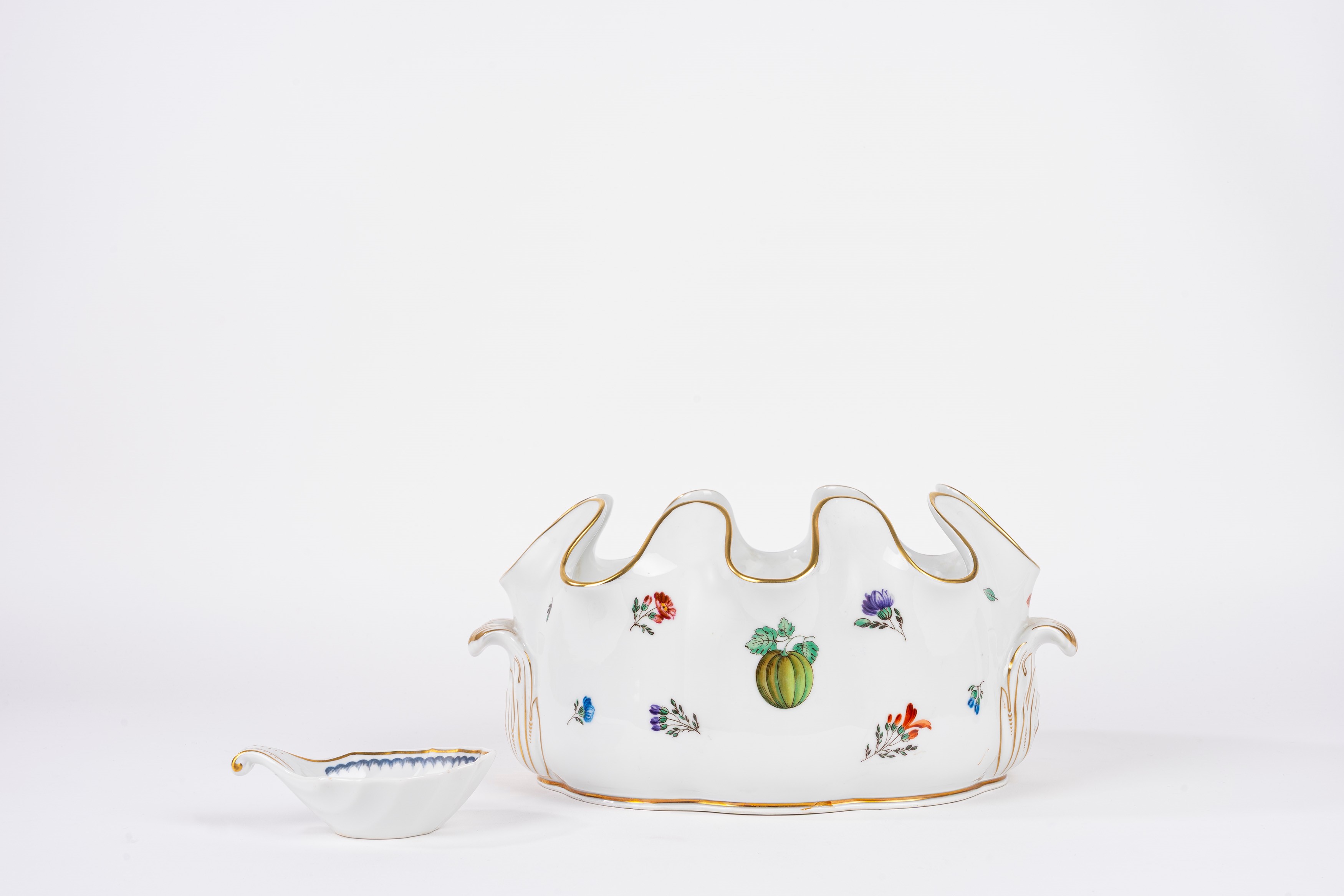 Lotto Composto da Grande Rinfrescatoio e Salierina in Porcellana Decorata a Frutti, Richard Ginor...