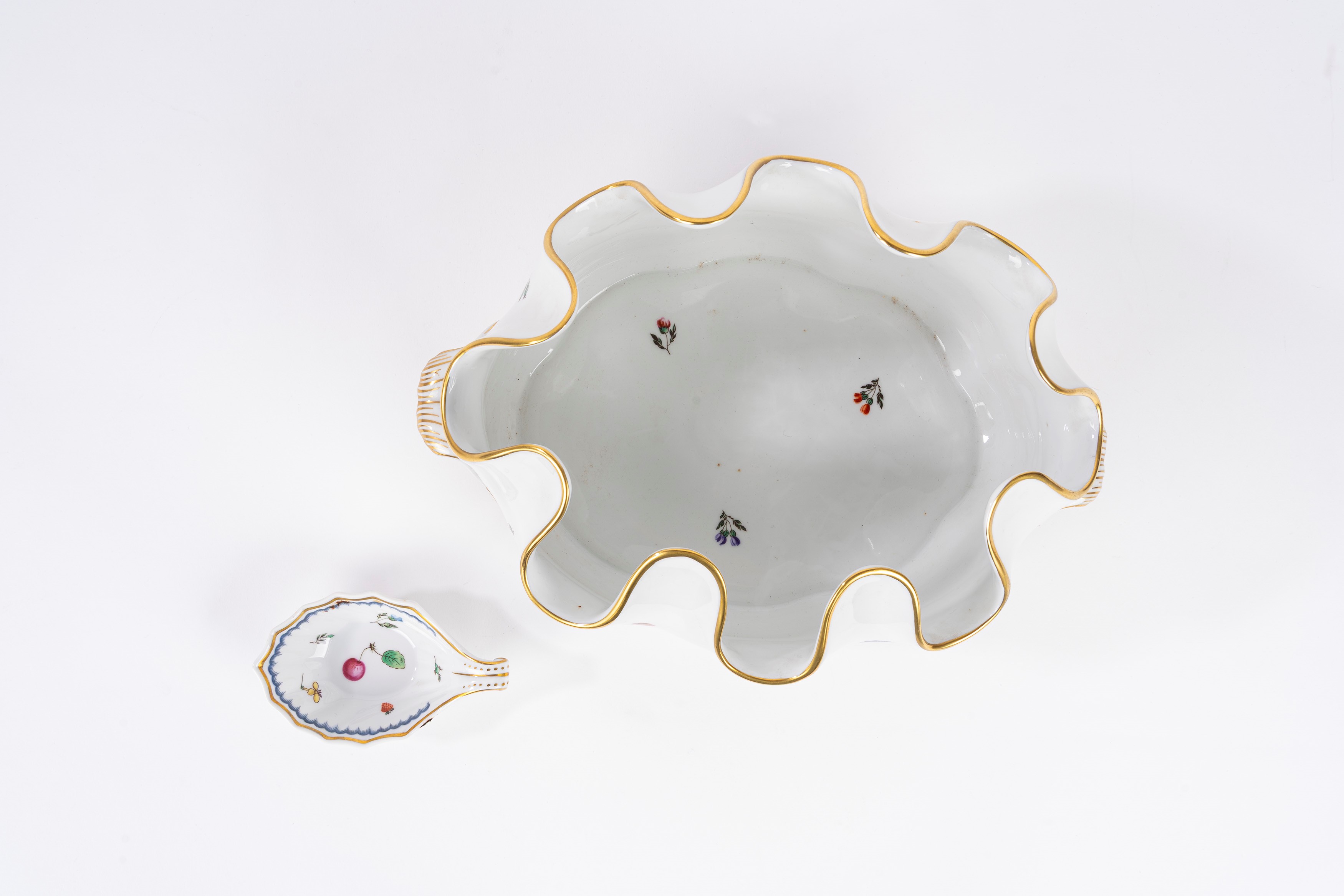 Lotto Composto da Grande Rinfrescatoio e Salierina in Porcellana Decorata a Frutti, Richard Ginor...