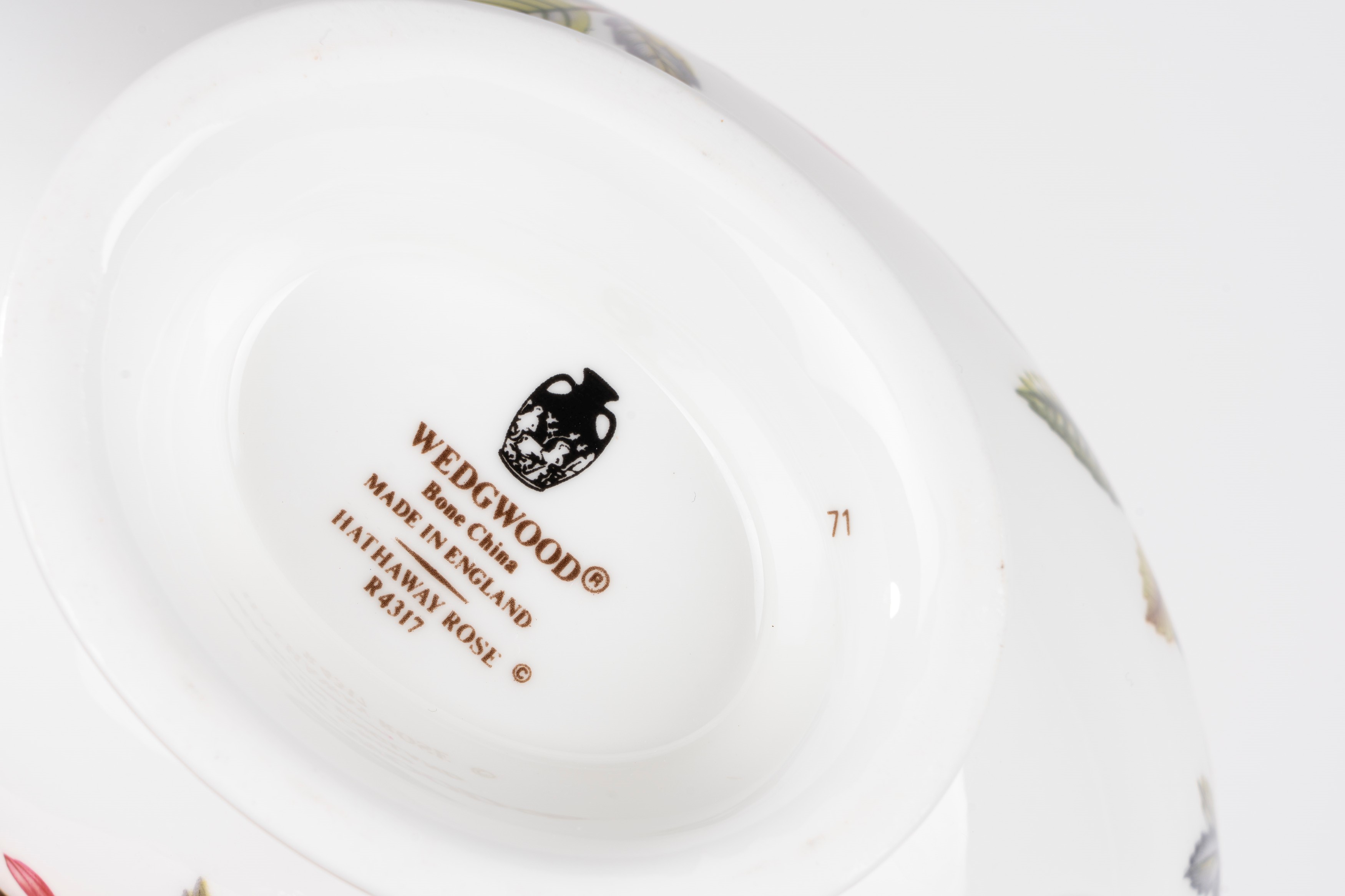 Wedgwood, Due salsiere in porcellana con piattino