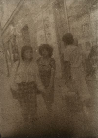 On the street in Kyjov, stampa alla gelatina ai sali d'argento