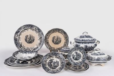 Muleteer Davenport, Servizio in maiolica a monocromo con decorazione a paesaggi e figure, Inghilt...