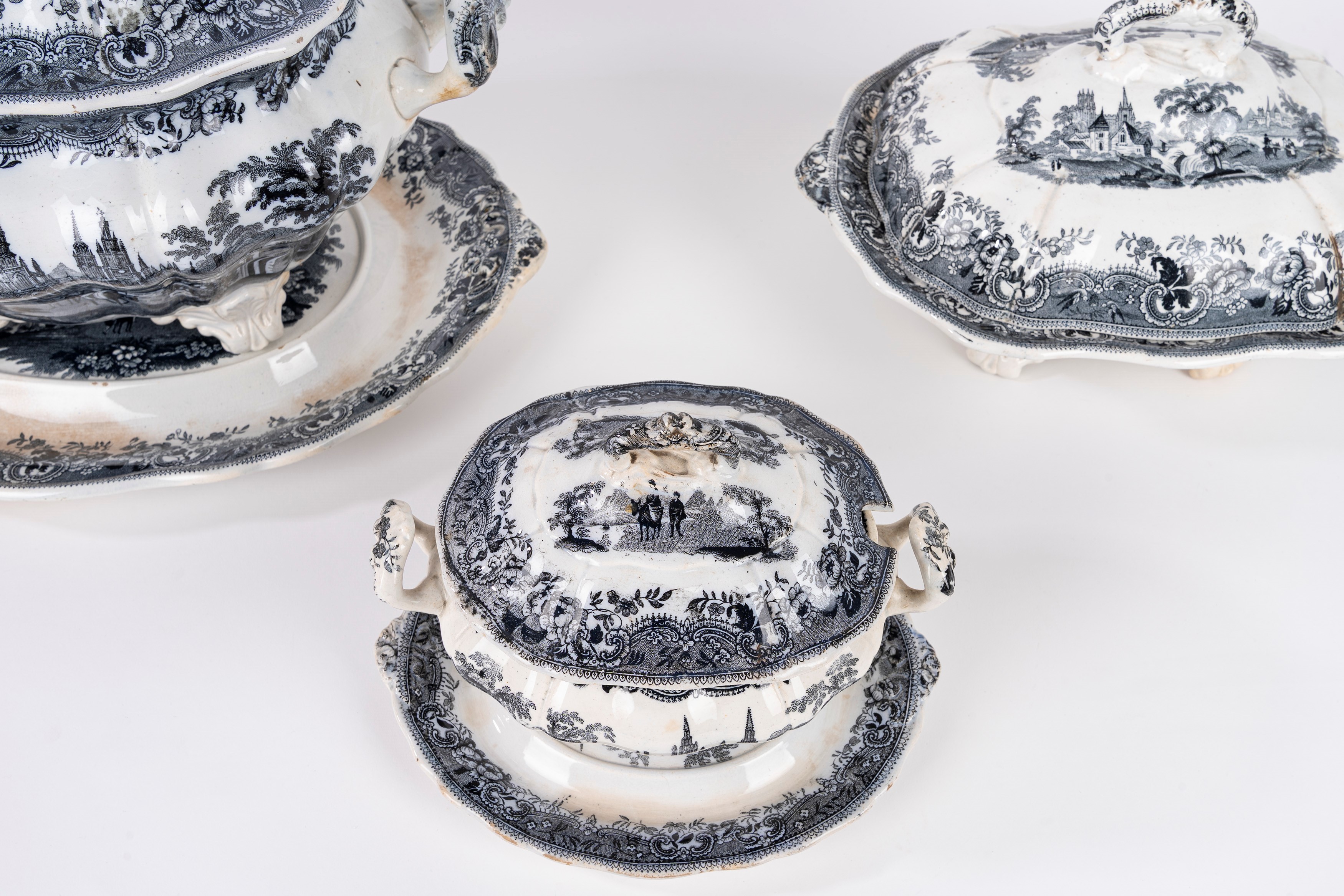 Muleteer Davenport, Servizio in maiolica a monocromo, Inghilterra, fine secolo XIX