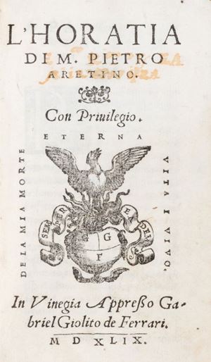 Una delle più celebri tragedie di Aretino, in esemplare perfetto. "L'Orazia....si presenta come il caso estremo del progressivo accrescimento di cura e di letteraria vigilanza dell'Aretino. Sulla traccia del racconto liviano, l'autore realizzo la tragedia della orazia Clelia innamorata di uno dei Curiazi e perciò lacerata tra gli affetti familiari e di patria e la passione amorosa. Così dopo la lotta dei campioni di Alba e di Roma, durante il trionfo del fratello superstite, ella manifesta tutto il suo dolore quando vede e riconosce tra le spoglie dei vinti una veste da lei stessa tessuta per l'amato. E quel dolore offende il fratello, l'Orazio vincitore, fino a spingerlo ad uccidere la fanciulla, con l'approvazione del fiero padre, il vecchio Publio. Un dibattito sul gesto omicida, l'assoluzione dell'Orazio condizionata ad un atto d'umiliazione chiudono la tragedia. Essa, nel contrasto dei sentimenti di Clelia e d'Orazio, nella difesa impetuosa dei diritti dell'amore di fronte ai ferrei sentimenti civili della patria e dello Stato, rappresenta uno dei punti d'arrivo più notevoli dell'arte aretiniana." G.Innamorati, sub vocis, Dizionario Biografico on line.  L'Horatia