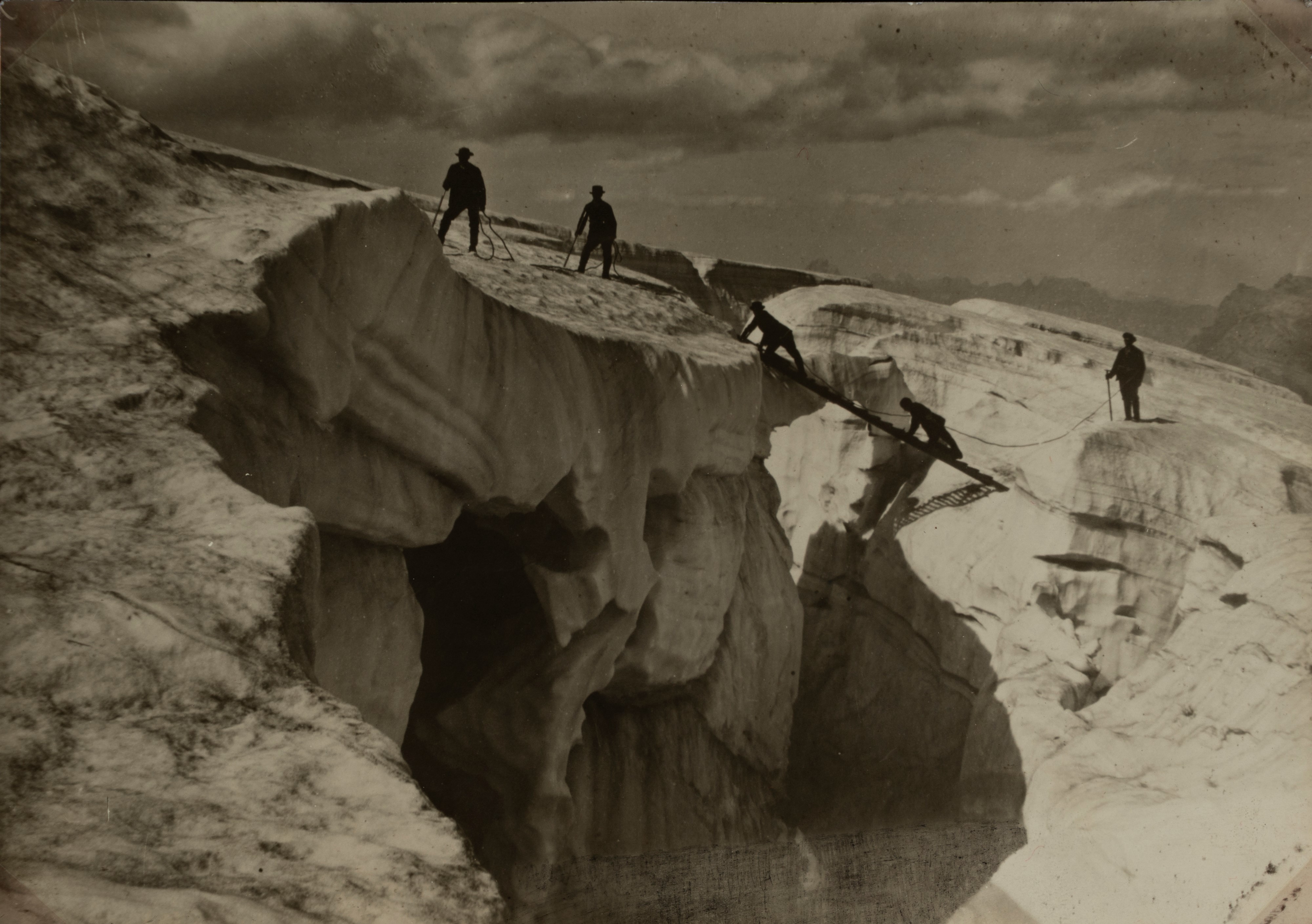 Crossing the Triolet Glace ; Bossons