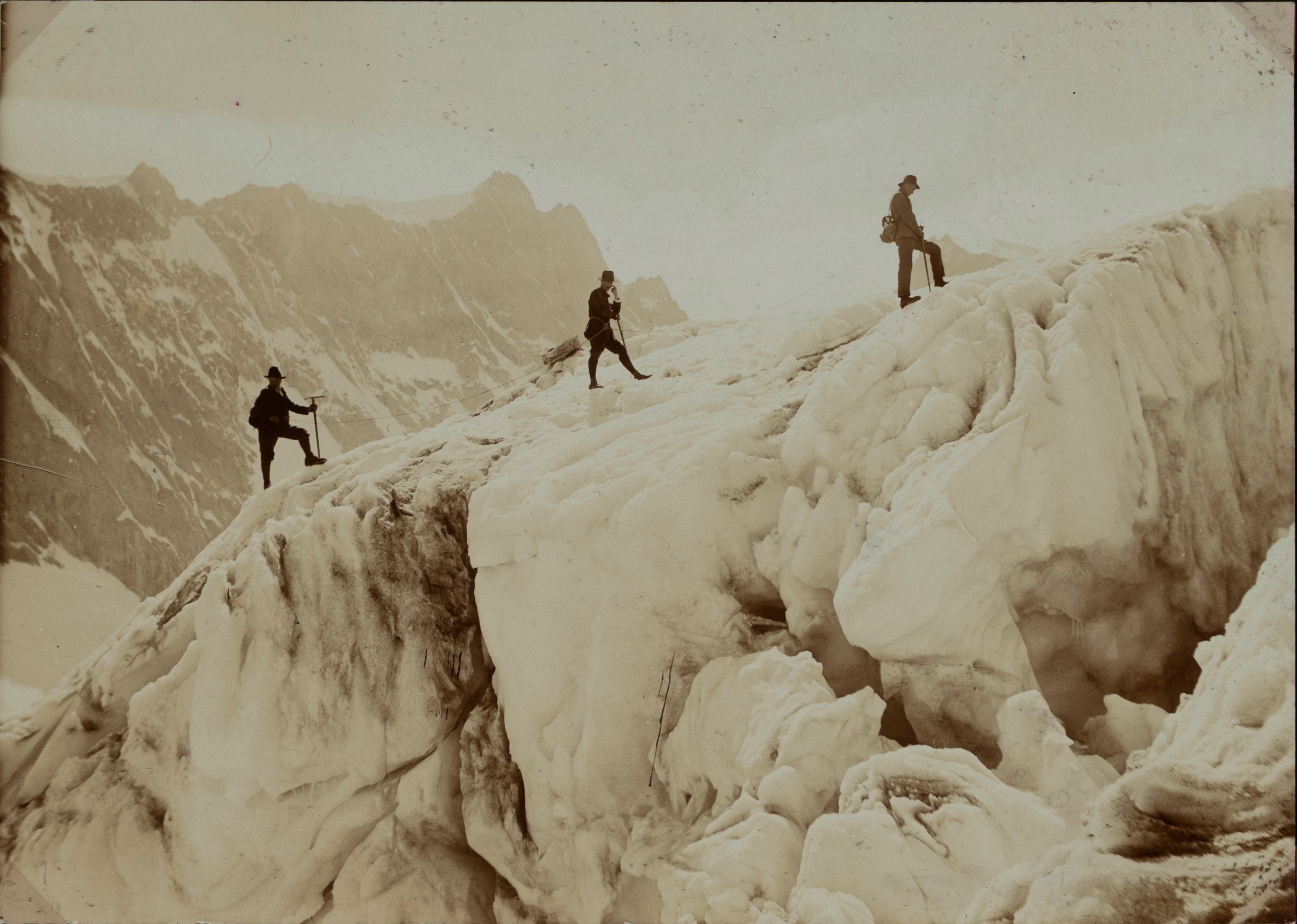Crossing the Triolet Glace ; Bossons