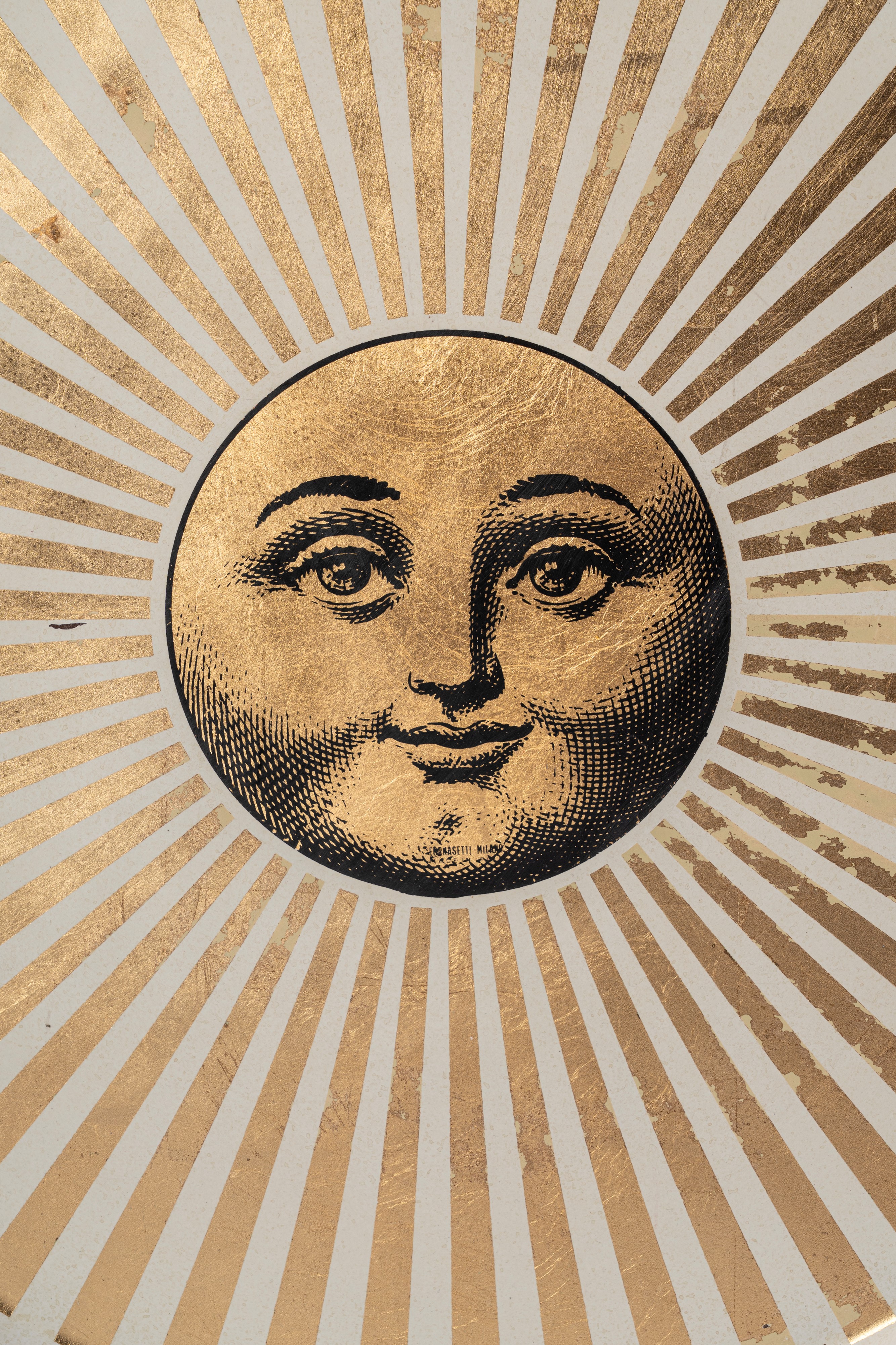Piero Fornasetti - Vassoio con decoro “Sole raggiante” (serigrafia e foglia oro su metallo)