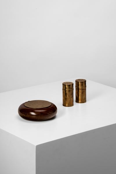 Set di portaoggetti con coperchio e coppia di scatole cilindriche, legno di rovere e ottone (1973...