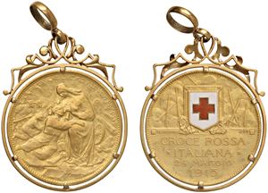 VITTORIO EMANUELE III (1900-1943) &ndash; Medaglia in oro della Croce Rossa Italiana 24 maggio 1915, IV emissione.