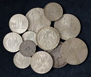 Lotto di 12 monete in argento.