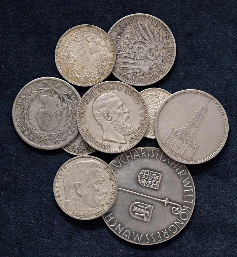 Lotto di 8 monete e 1 medaglia (XIX e XX sec.).