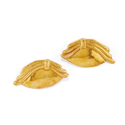 Orecchini, oro giallo 18k con chiusura a perno e farfalla