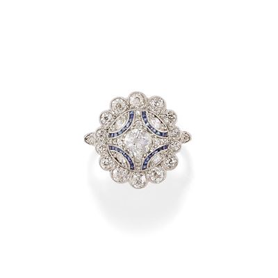 Anello in platino, diamanti taglio vecchio e zaffiri taglio carré