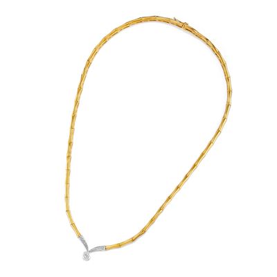 Collana in oro bicolore 18k con diamante centrale e piccoli diamanti