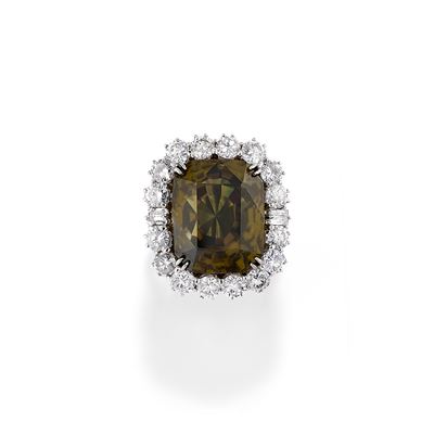 Anello in oro bianco 18k con zircone naturale giallo verdastro e diamanti