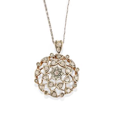Collana con diamanti, catenina in oro a bassa caratura e argento con pendente decorato a diamanti...