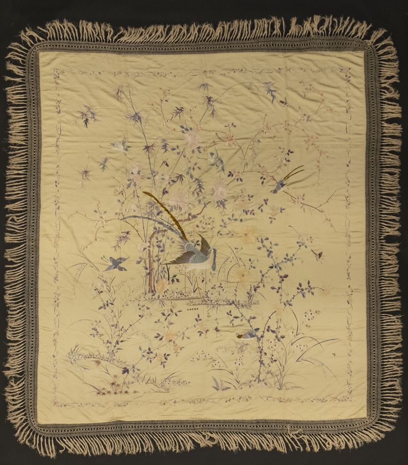 Grande coperta con frange in seta ricamata, Cina, seconda metà XIX secolo