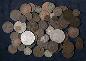 Accumulo di monete da vari stati, principalmente di area italiana.