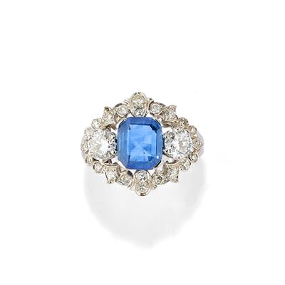Anello con zaffiro in oro bianco 18k
