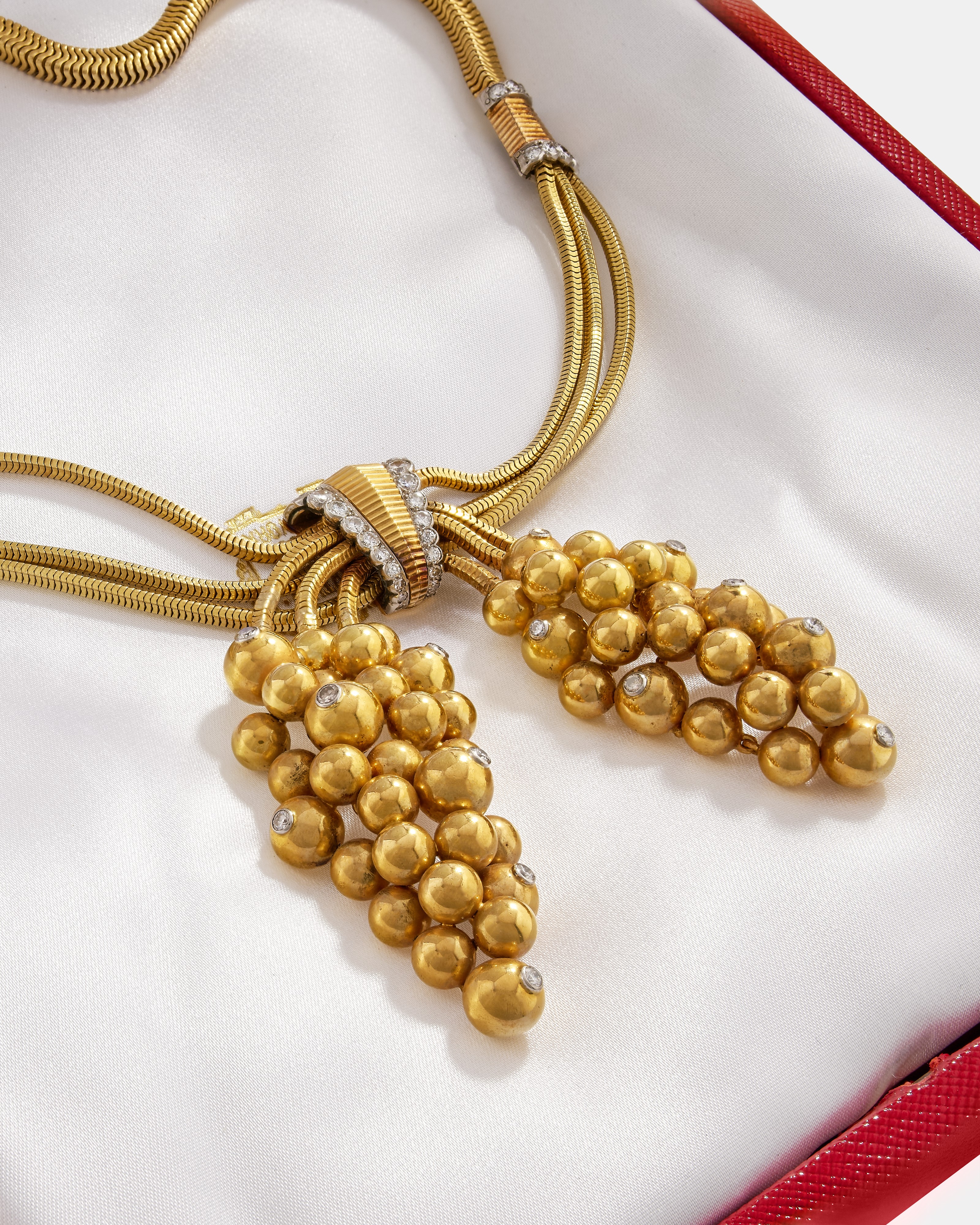 Cartier London - Cartier, Collana a doppio grappolo in oro giallo 18k e platino con diamanti