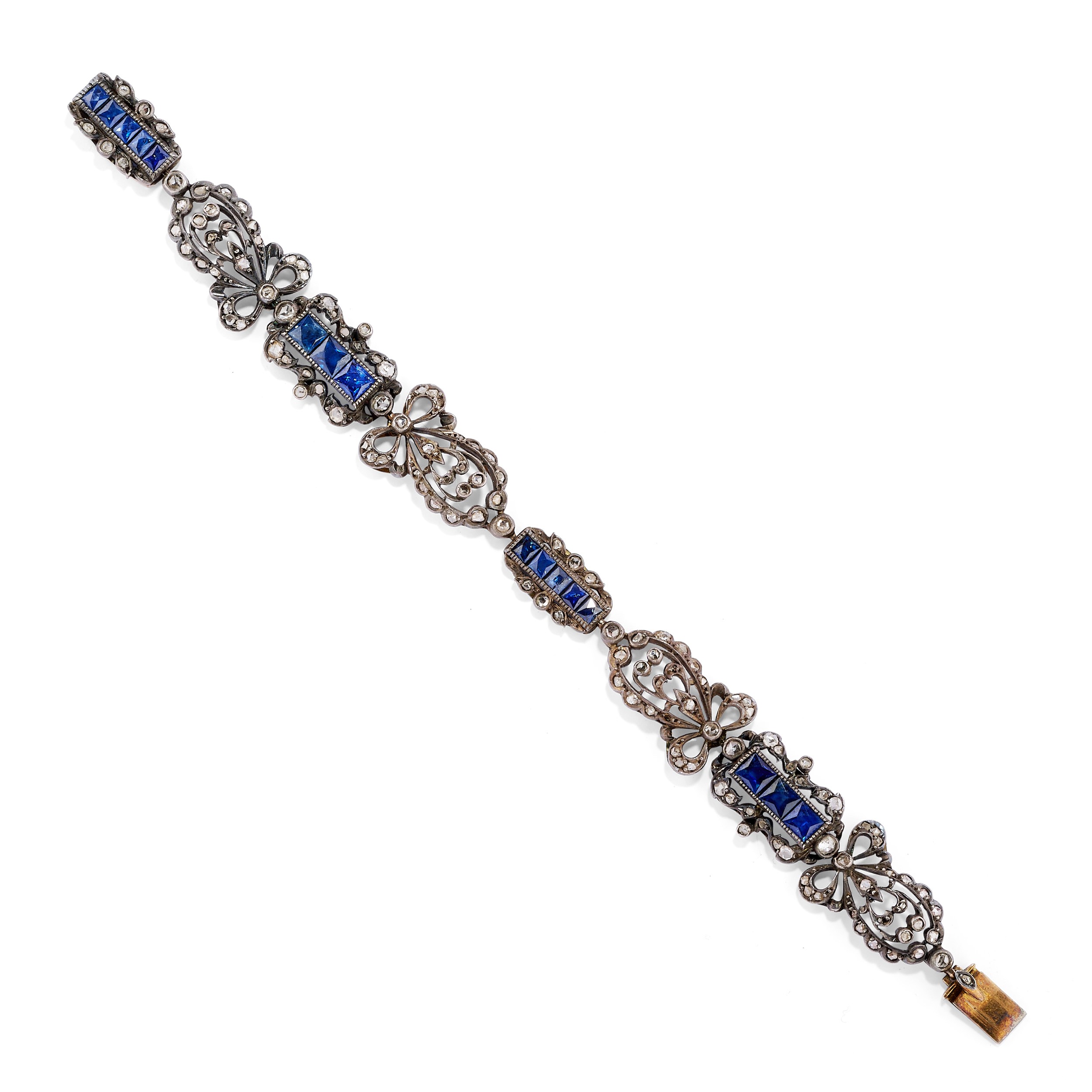Insieme gioiello (demi parure), zaffiri e diamanti su argento e oro a bassa caratura
