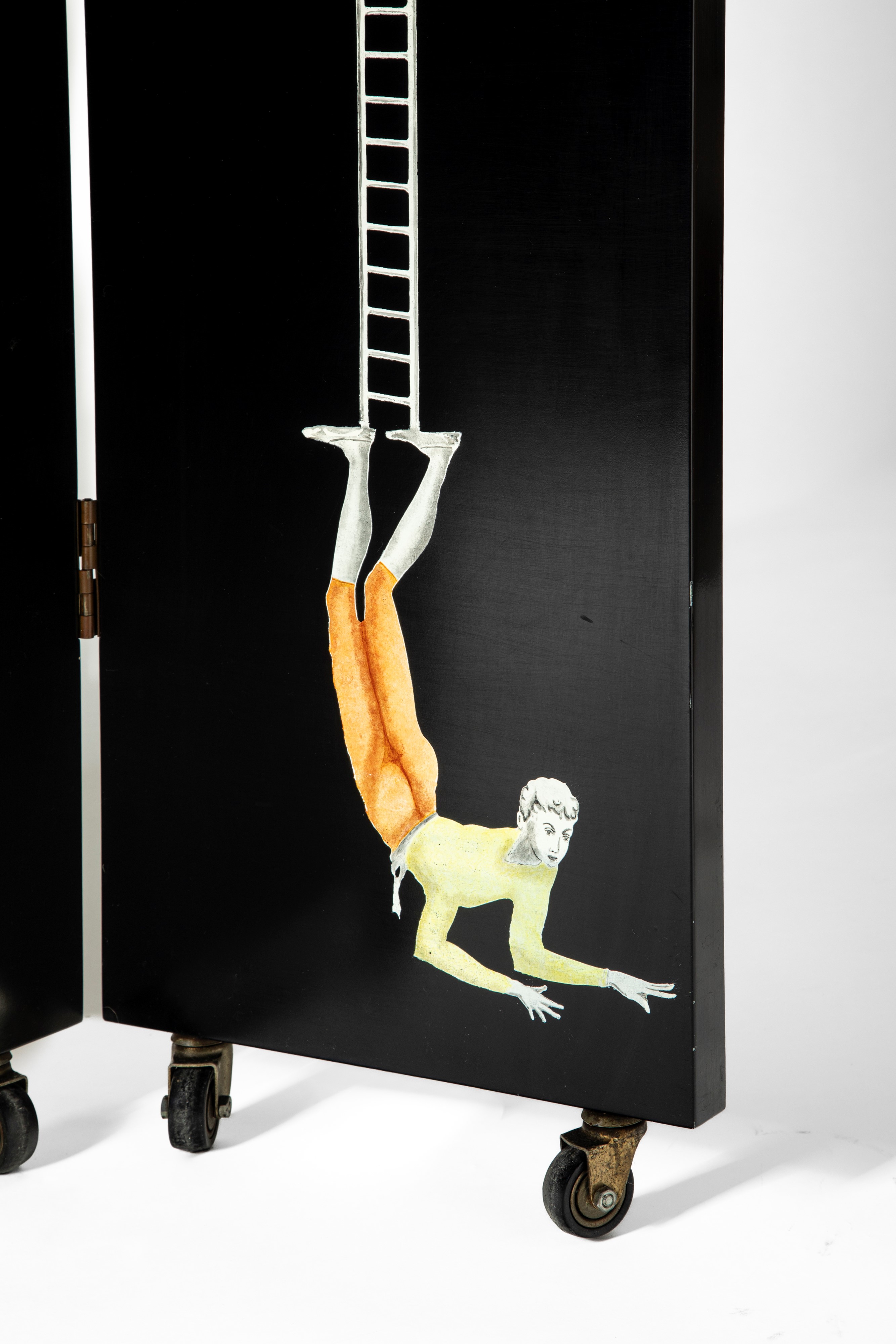 Piero Fornasetti - Paravento modello “Acrobati” (circa 1960) in legno multistrato serigrafato e d...