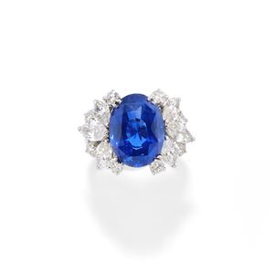 Anello con zaffiro