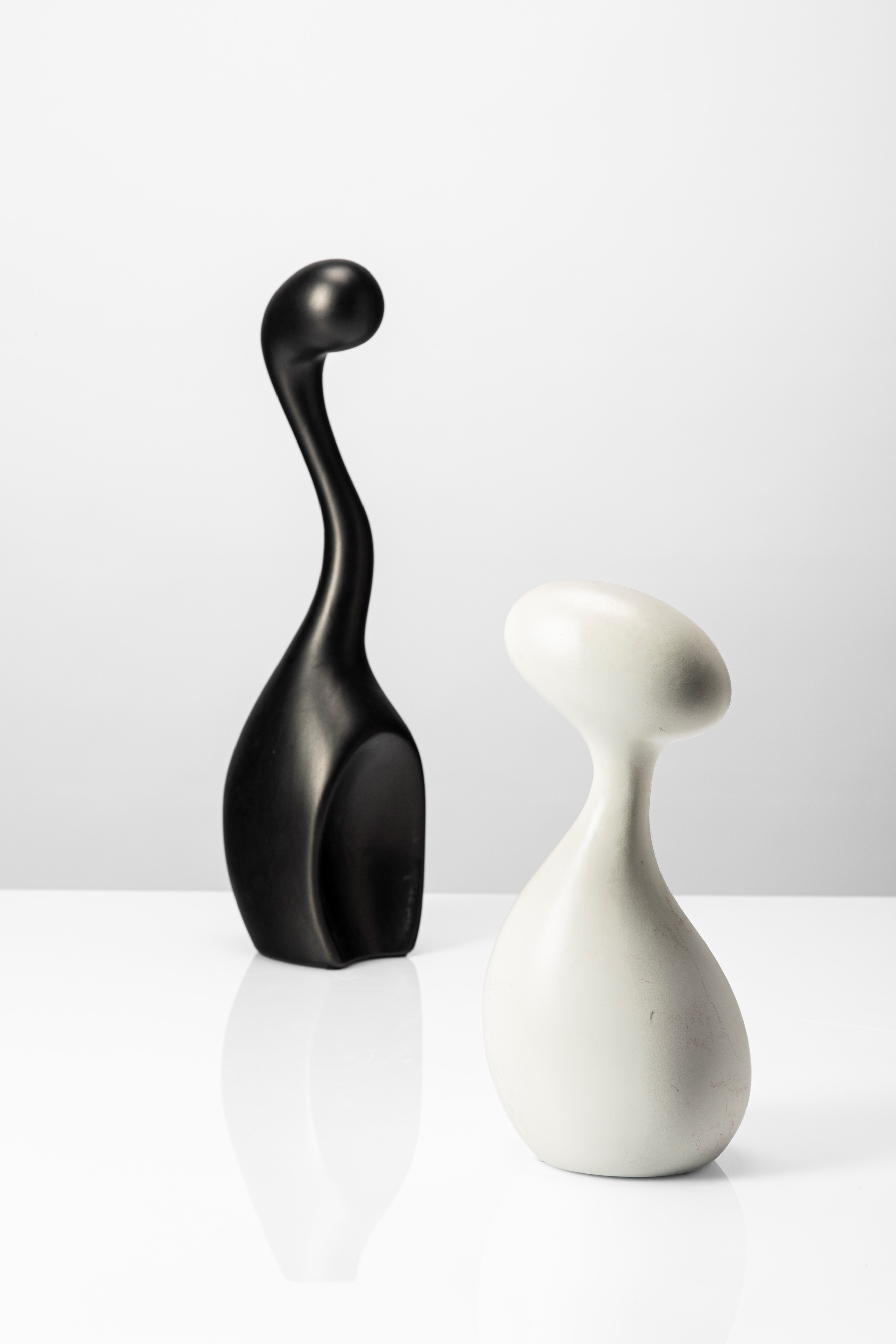 Manifattura Italiana - P. A. Crespi (firma), Coppia di sculture in ceramica