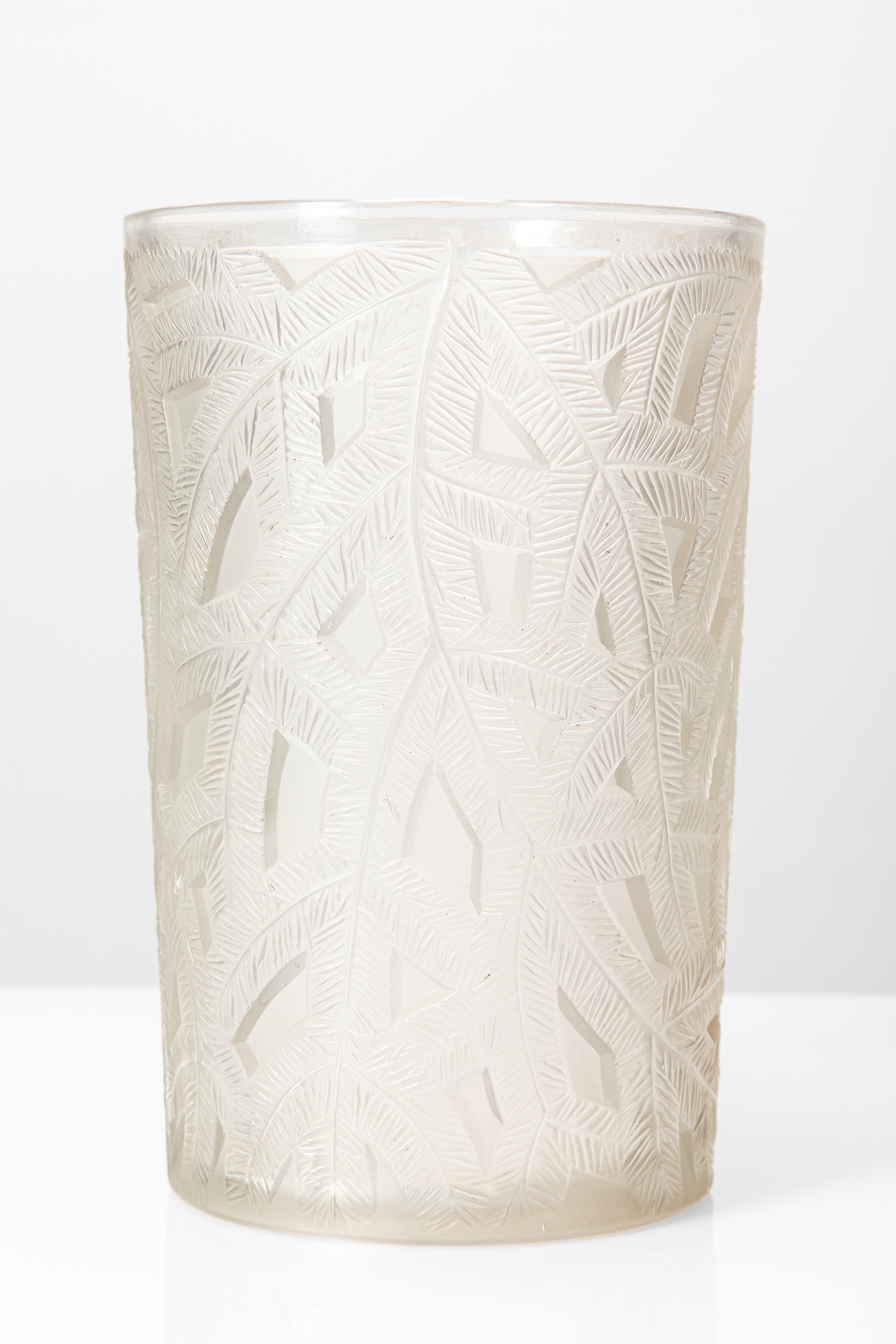 Renè Lalique - Vaso modello «Épicéa», vetro modellato a pressione (1923)