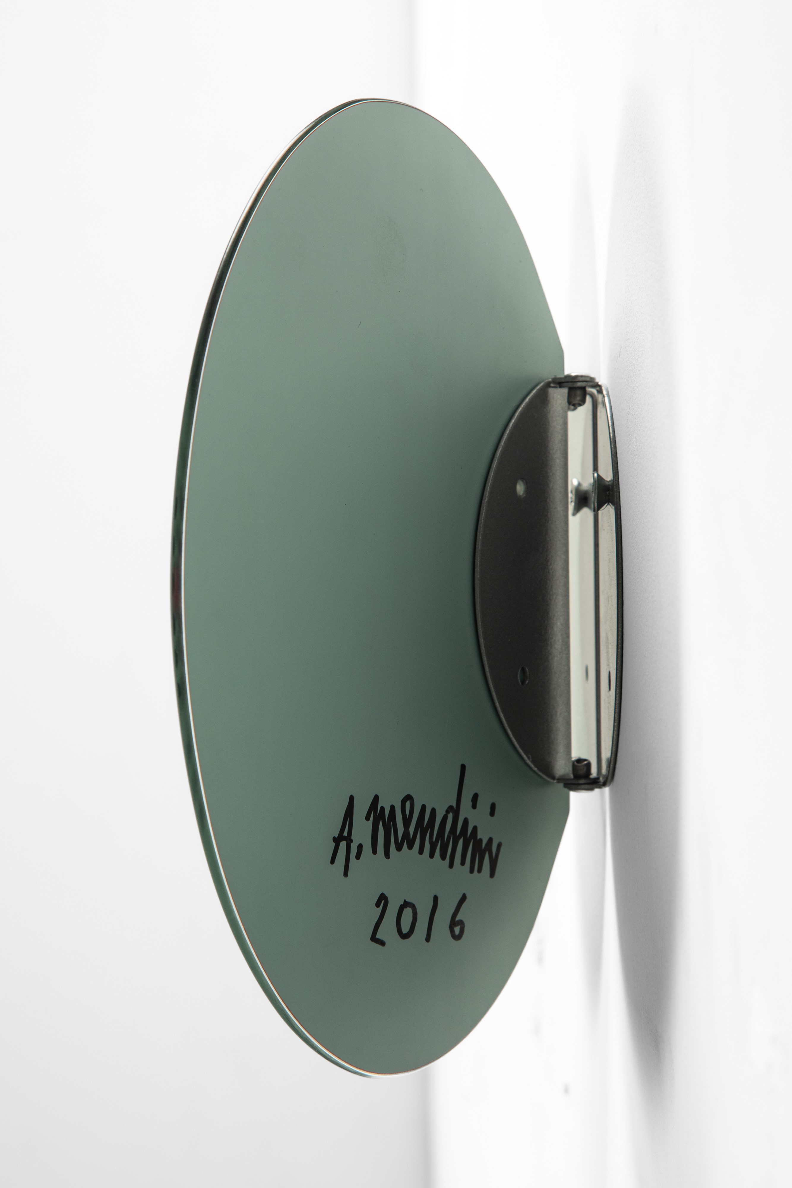 Alessandro Mendini - Specchio scultura modello «Due ali» della serie «Specchi Riflessi», 2016