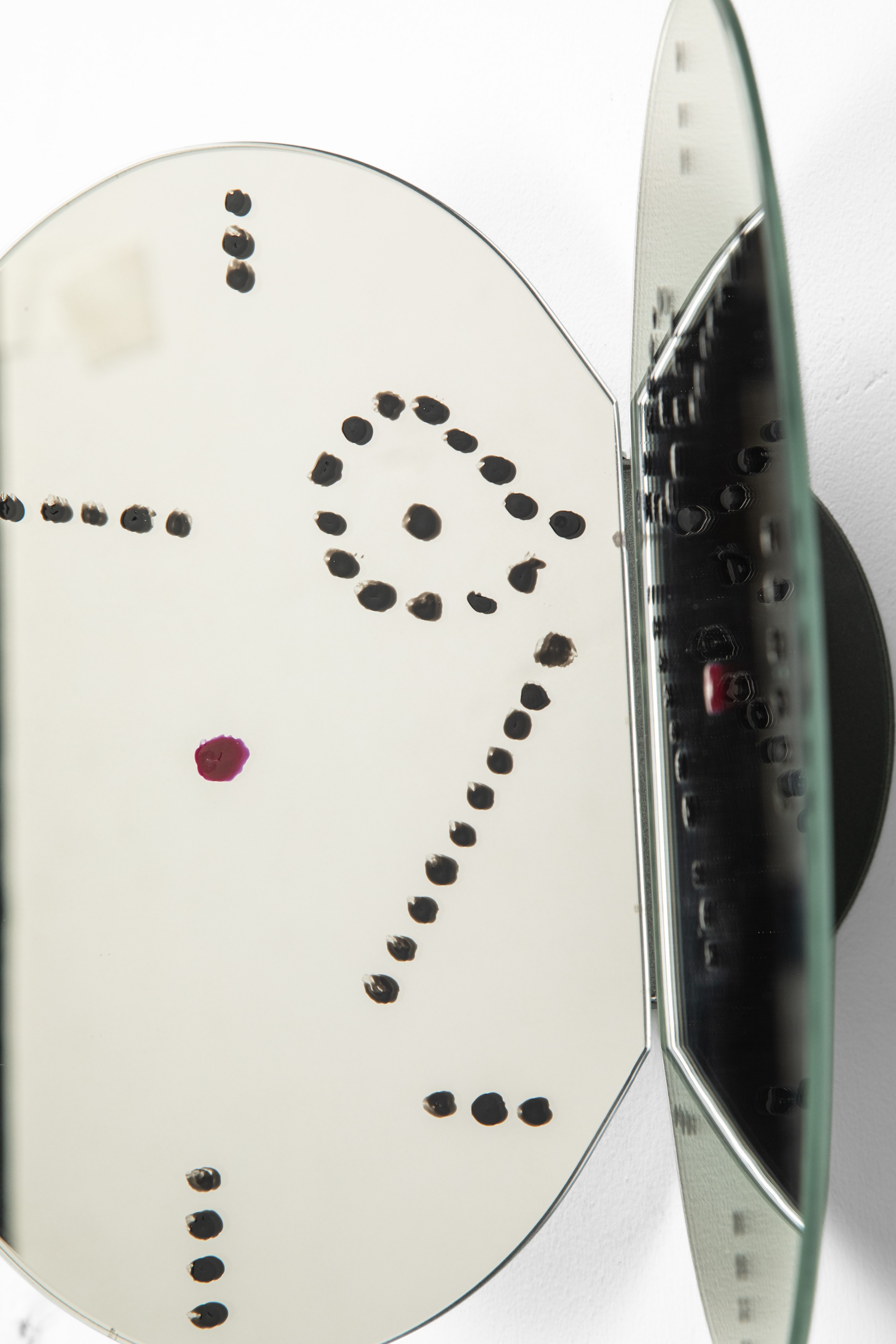 Alessandro Mendini - Specchio scultura modello «Due ali» della serie «Specchi Riflessi», 2016