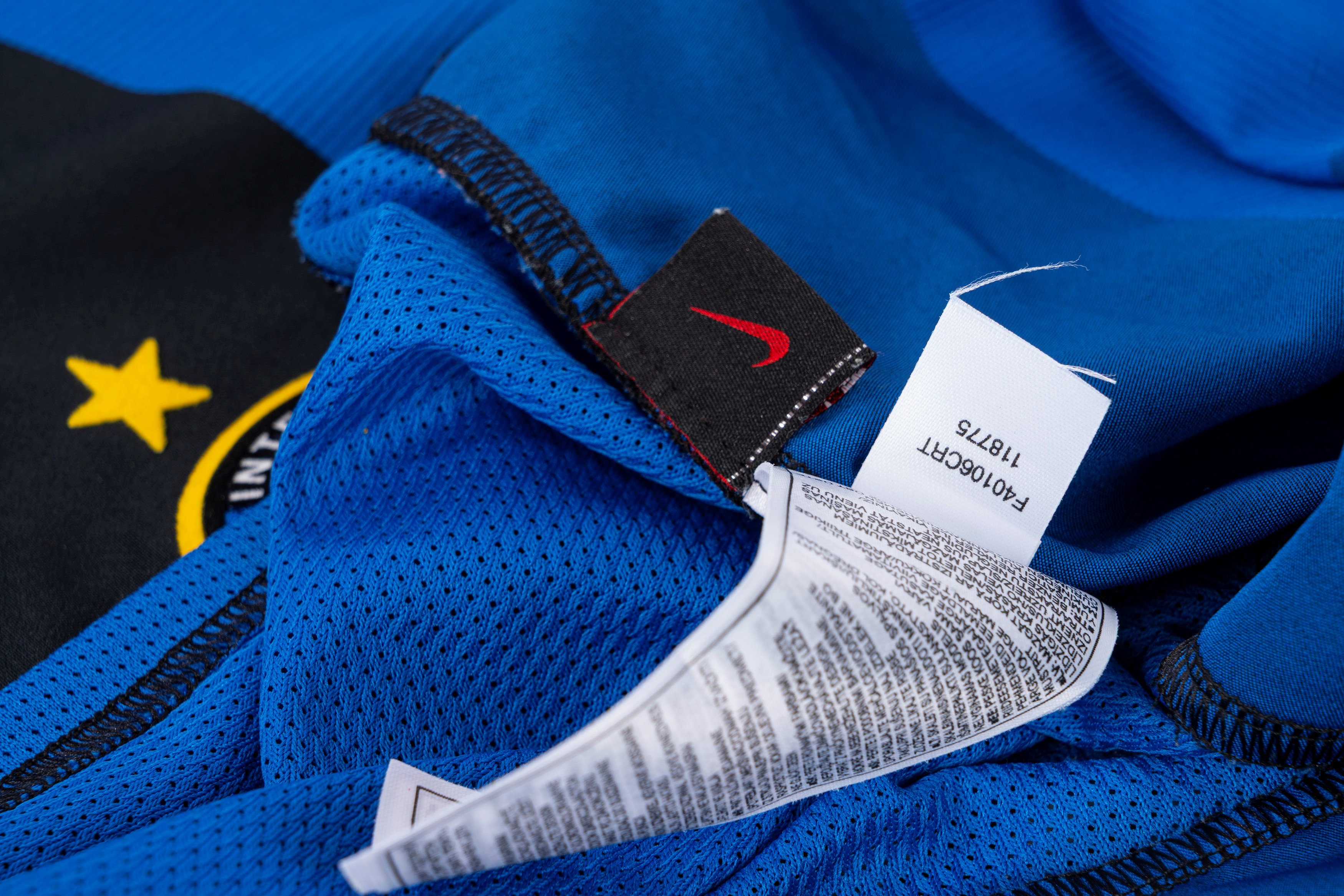 Diego Maradona, Maglia gara home FC Inter “Total 90” (modello a righe verticali, stagione 2004-05...