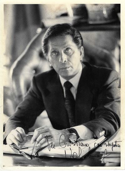 Ritratto fotografico in bianco e nero con dedica e firma autografe