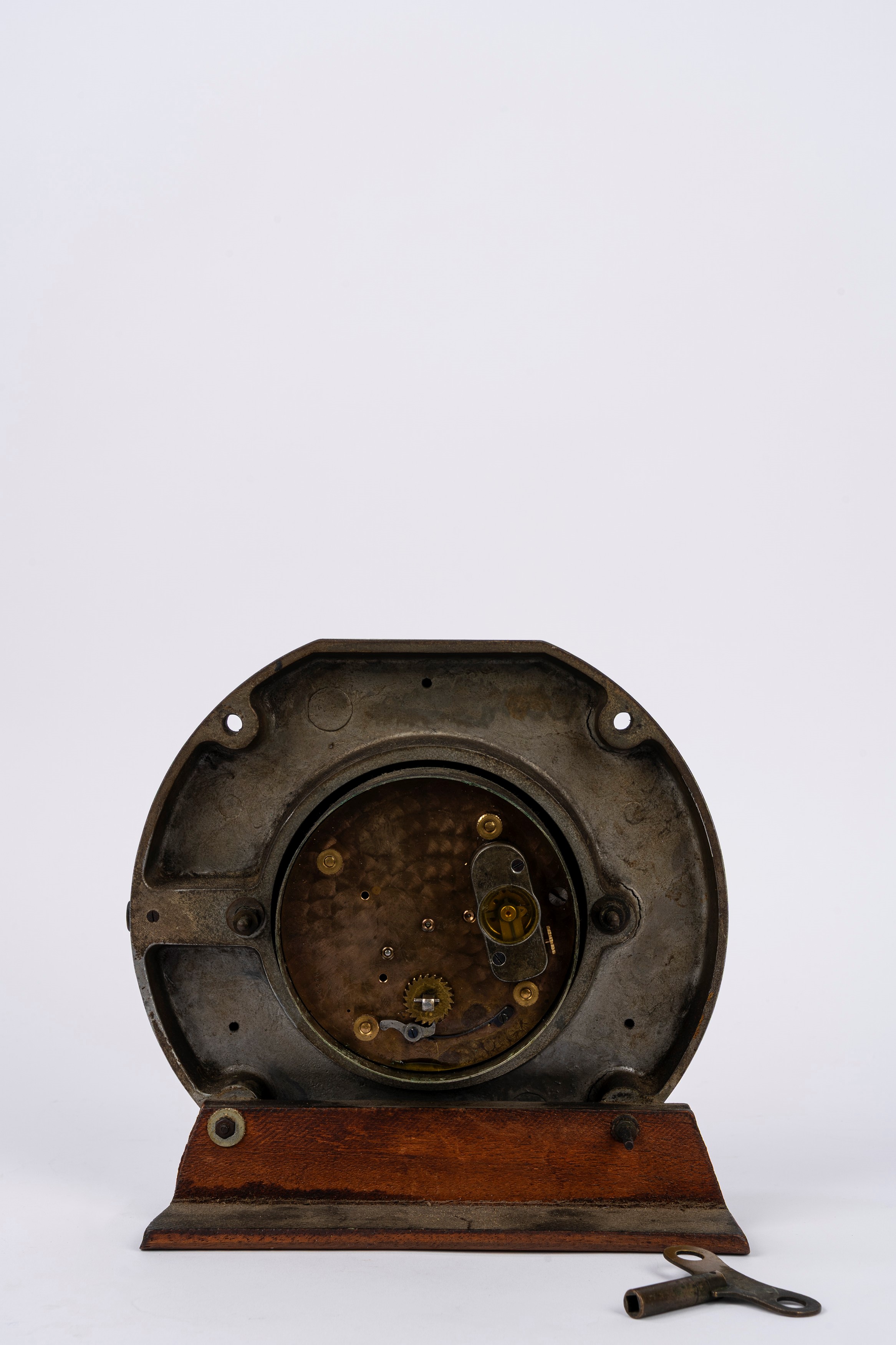 Zenith, Orologio da plancia anni 1920 con cassa in ottone e base in legno scuro