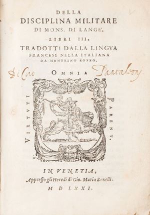 Traduzione italiana dell'opera "Instructions sur le faict de la guerre" erroneamente attribuita a G. du Bellay (Cfr.: Dictionnaire de biographie française, XIV, col.878-879). L'autore di quest'opera, uno degli studi più importanti sull'arte militare del secolo XVI, è in realtà Raymond de Fourquevaux (1509-1574), che partecipò alla guerra di Savoia, fu inviato in Spagna in missione diplomatica e nel 1557 fu governatore di Narbonne. Come risultato delle sue esperienze in battaglia scrisse questo trattato poi falsamente attribuito al celebre storiografo Guillaume du Bellay nelle edizioni del 1553, 1592, in questa traduzione italiana e in una inglese del 1589.  Della disciplina militare di mons. di Langè, libri III. Tradotti dalla lingua francese nella italiana da Mambrino Roseo