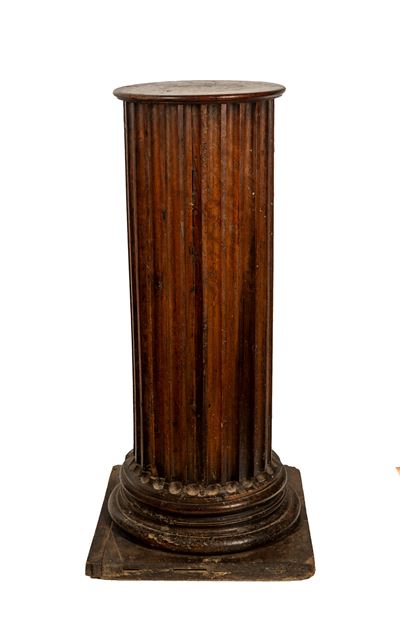 Colonna in legno, fusto scanalato su piede circolare (Secolo XIX/XX)